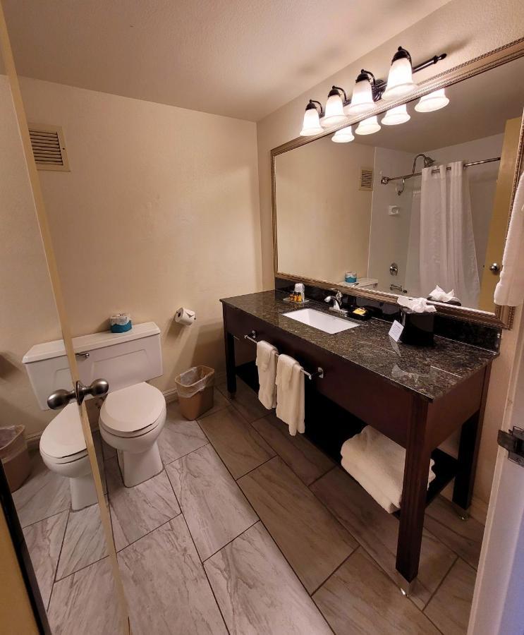 Seville Plaza Hotel, Trademark Collection By Wyndham Hotel 3*