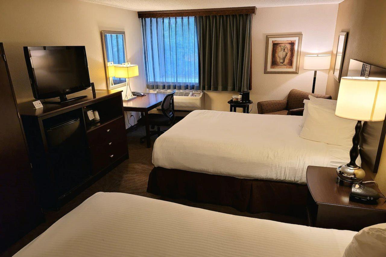 Seville Plaza Hotel, Trademark Collection By Wyndham 3* Kansas City