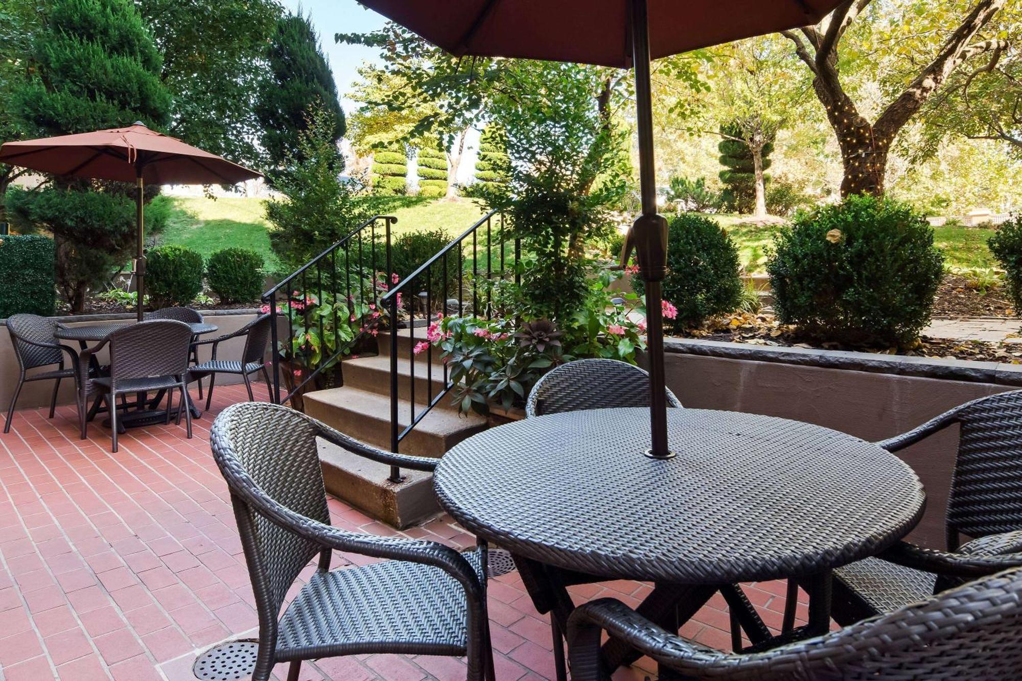 Seville Plaza Hotel, Trademark Collection By Wyndham Hotel Kansas City
